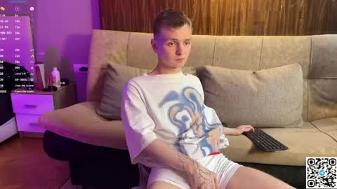 Snapshot of logan_mett chatting on May 27, 3:42 pm Logan online show from May 27, 3:42 pm