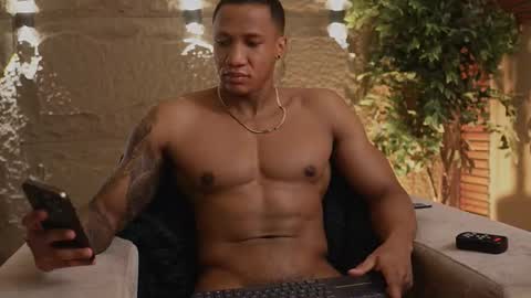 logan_varela online show from November 18, 10:03 pm