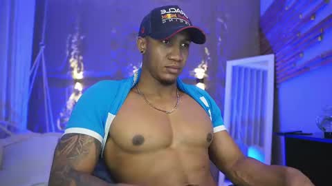 logan_varela online show from July 14, 11:49 am