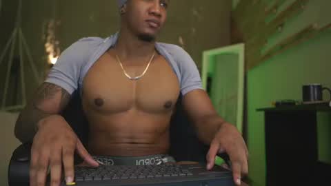 logan_varela online show from July 25, 5:21 pm