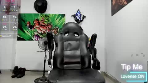 Snapshot of logan_whitters01 chatting on June 21, 12:35 am LOGAN WHITTERS online show from June 21, 12:35 am