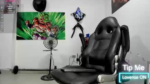 Snapshot of logan_whitters01 chatting on June 24, 12:31 am LOGAN WHITTERS online show from June 24, 12:31 am