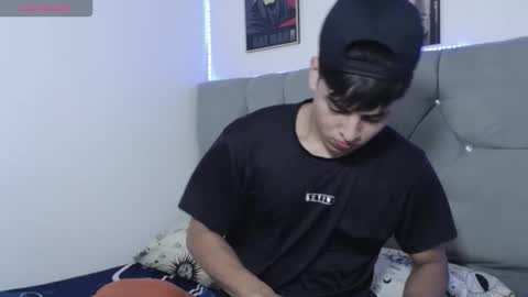 loganjhonson19 online show from January 19, 2:48 am