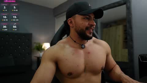 Snapshot of loganmartinx chatting on November 2, 9:39 pm loganmartinx online show from November 2, 9:39 pm