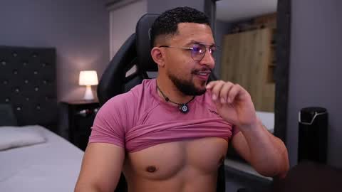 loganmartinx online show from May 25, 10:05 pm