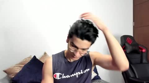 Snapshot of logannick chatting on November 24, 8:25 am Logan online show from November 24, 8:25 am