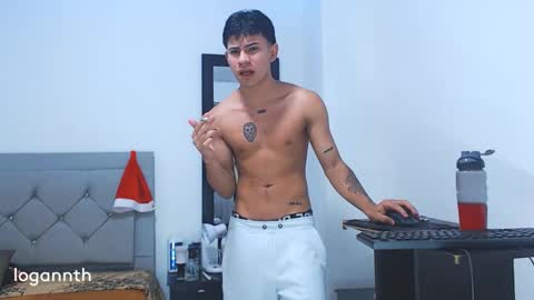 Snapshot of logannthh chatting on December 14, 7:29 am logannthh online show from December 14, 7:29 am