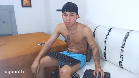 Snapshot of logannthh chatting on December 23, 8:22 am logannthh online show from December 23, 8:22 am