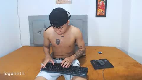 Snapshot of logannthh chatting on January 4, 10:38 am logannthh online show from January 4, 10:38 am