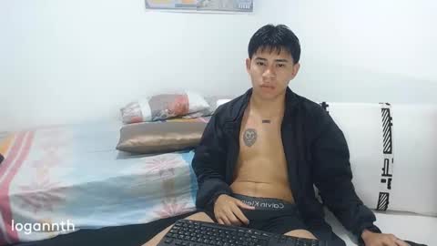 Snapshot of logannthh chatting on February 19, 9:28 am logannthh online show from February 19, 9:28 am