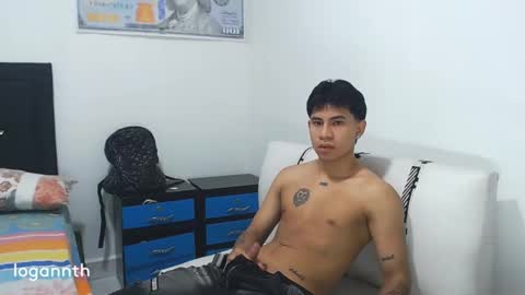 Snapshot of logannthh chatting on March 1, 7:51 am logannthh online show from March 1, 7:51 am