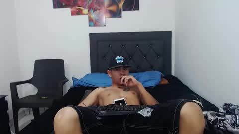 Snapshot of logannthh chatting on October 27, 10:03 pm logannthh online show from October 27, 10:03 pm