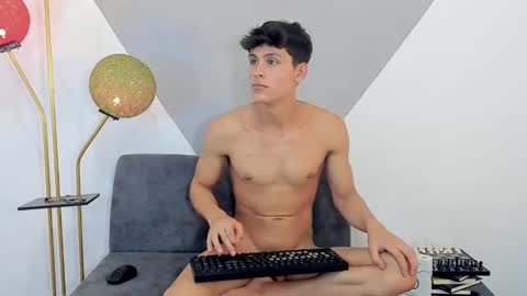 loganoficialx online show from December 5, 3:39 pm