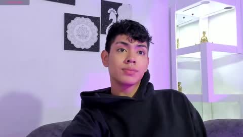 Snapshot of logantwink18 chatting on September 9, 12:48 pm logantwink18 online show from September 9, 12:48 pm