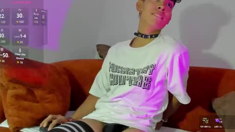 Snapshot of logantwink18 chatting on October 11, 5:44 pm logantwink18 online show from October 11, 5:44 pm