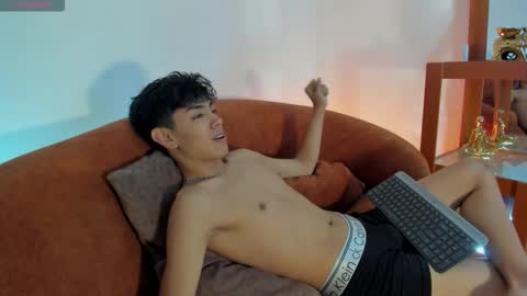 Snapshot of logantwink18 chatting on October 15, 1:11 pm logantwink18 online show from October 15, 1:11 pm