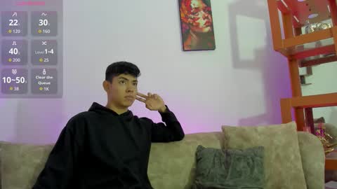 Snapshot of logantwink18 chatting on November 18, 12:31 pm logantwink18 online show from November 18, 12:31 pm