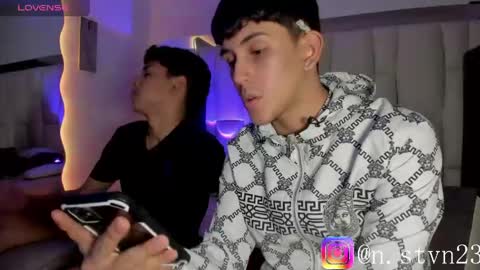 logantwink18 online show from May 2, 12:59 am