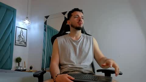 Snapshot of loganwolfjs chatting on April 4, 1:52 pm Logan Wolf online show from April 4, 1:52 pm