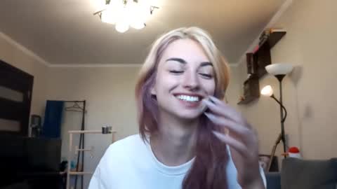 Snapshot of loisepadovano chatting on September 24, 7:33 am Amelia online show from September 24, 7:33 am