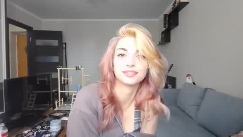 Snapshot of loisepadovano chatting on September 29, 10:09 am Amelia online show from September 29, 10:09 am