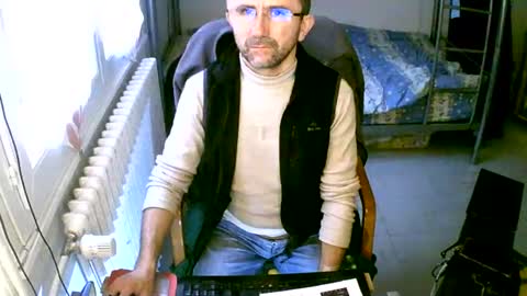 Snapshot of lokoum39 chatting on December 7, 12:02 pm lokoum39 online show from December 7, 12:02 pm