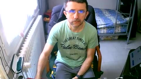 Snapshot of lokoum39 chatting on January 4, 9:32 am lokoum39 online show from January 4, 9:32 am