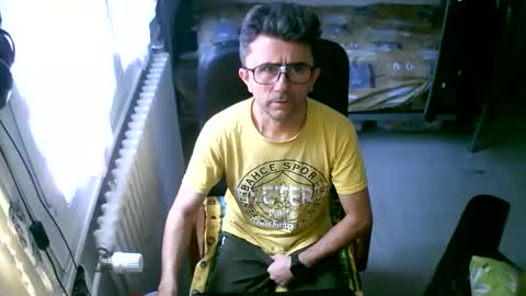 Snapshot of lokoum39 chatting on December 1, 10:20 am lokoum39 online show from December 1, 10:20 am