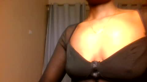Snapshot of lola_allure chatting on May 19, 4:52 am lola_allure online show from May 19, 4:52 am
