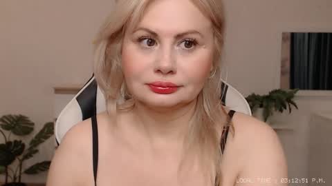 Snapshot of lola_anderson chatting on October 7, 10:12 am Lola online show from October 7, 10:12 am