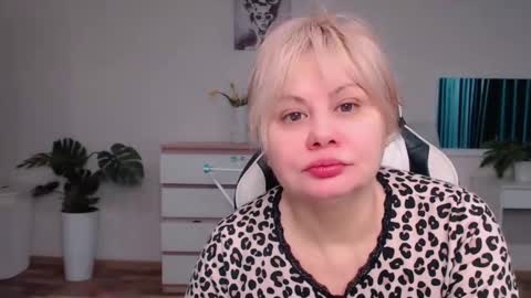 Snapshot of lola_anderson chatting on October 21, 7:31 am Lola online show from October 21, 7:31 am