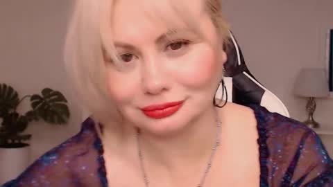 Snapshot of lola_anderson chatting on October 24, 7:27 am Lola online show from October 24, 7:27 am