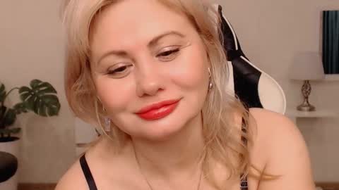 Snapshot of lola_anderson chatting on October 26, 5:24 am Lola online show from October 26, 5:24 am