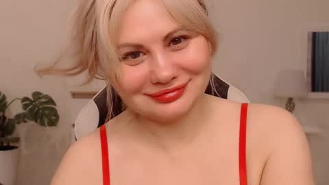 Snapshot of lola_anderson chatting on November 18, 5:23 am Lola online show from November 18, 5:23 am