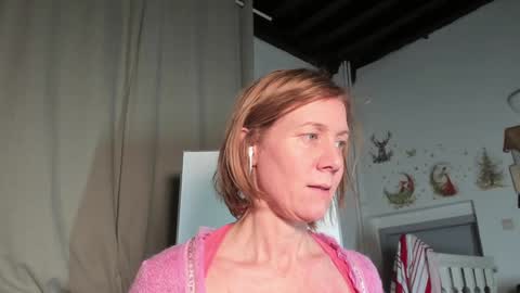 lola_belgium online show from February 3, 8:35 pm