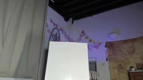 lola_belgium online show from March 3, 9:05 pm