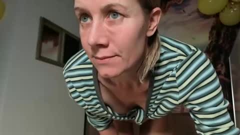 lola_belgium online show from April 29, 4:33 pm
