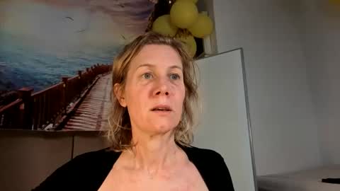 Snapshot of lola_belgium chatting on May 11, 2:45 pm lola_belgium online show from May 11, 2:45 pm