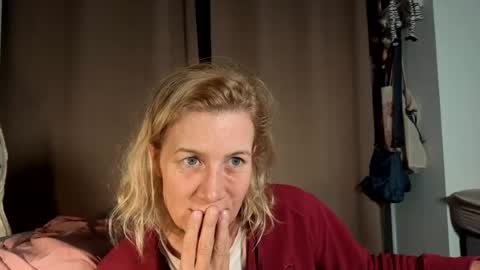 Snapshot of lola_belgium chatting on August 6, 5:20 am lola_belgium online show from August 6, 5:20 am