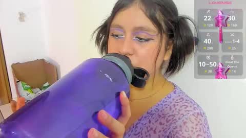 Snapshot of lola_clit chatting on October 31, 11:55 am lola online show from October 31, 11:55 am