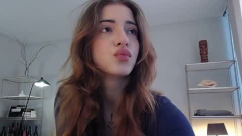 Lola online show from June 3, 9:12 am