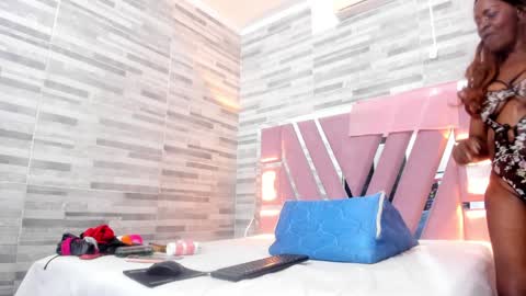 Lola online show from January 24, 2:30 pm