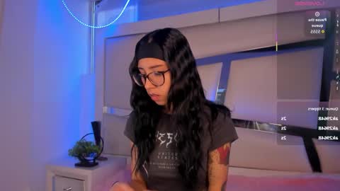 Snapshot of lola_js chatting on December 2, 9:54 pm lola_js online show from December 2, 9:54 pm