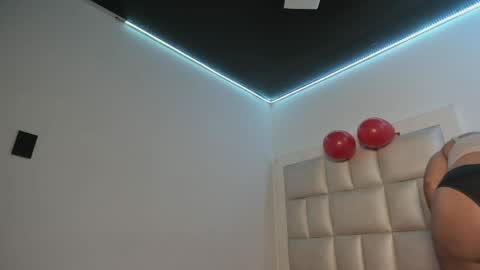 Snapshot of lola_js chatting on May 23, 12:31 pm lola_js online show from May 23, 12:31 pm