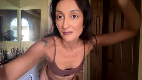 Snapshot of lola_la_lita chatting on October 2, 6:15 pm lola_la_lita online show from October 2, 6:15 pm