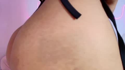 Snapshot of lola_lustrum chatting on April 15, 6:15 pm lola_lustrum online show from April 15, 6:15 pm