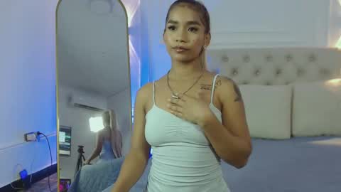 Snapshot of lola_red956680 chatting on October 27, 7:18 pm lola red online show from October 27, 7:18 pm