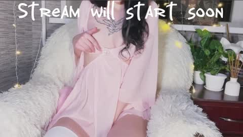 Snapshot of lola_sunnie chatting on October 15, 5:46 pm Adelia online show from October 15, 5:46 pm