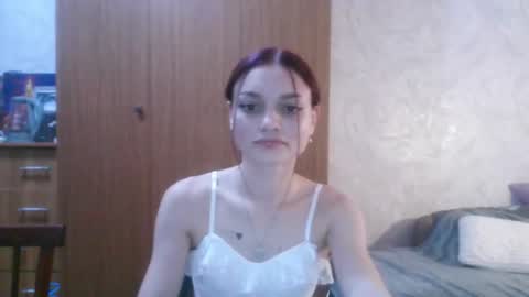 Snapshot of lola_sweetglow chatting on June 25, 7:51 pm lola_sweetglow online show from June 25, 7:51 pm