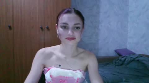 Snapshot of lola_sweetglow chatting on July 8, 8:13 pm lola_sweetglow online show from July 8, 8:13 pm